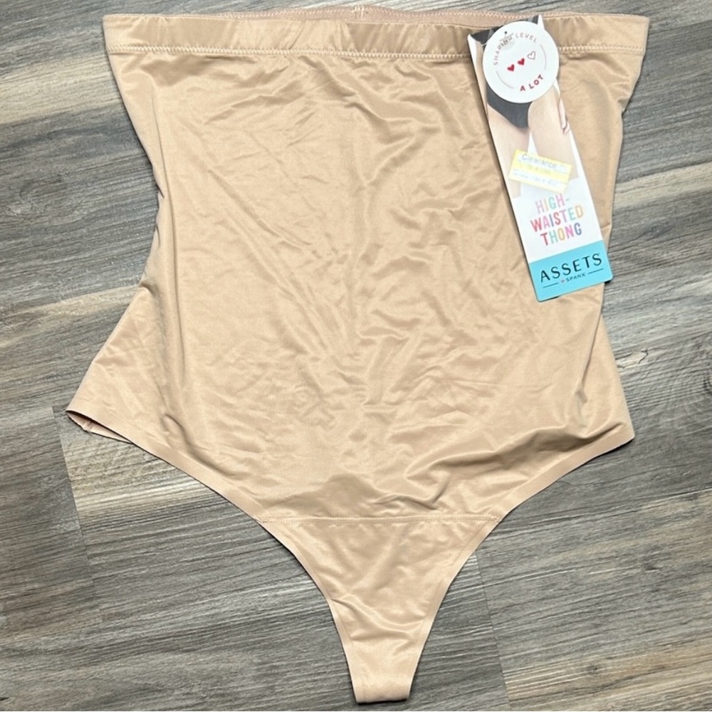 NWT Assets by Spanx High Waisted Thong Shapewear